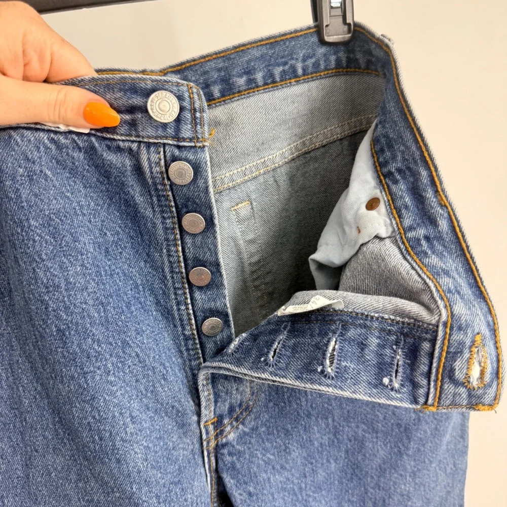 Vintage Levis 501 Jeans 34x32 Medium Wash Straight Leg Button Fly Made in USA